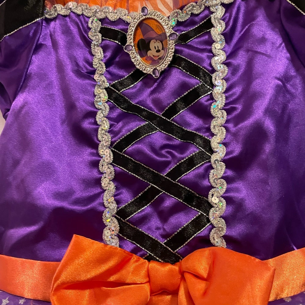 Disney witch costume. Wore once, like new. Size 5-6
